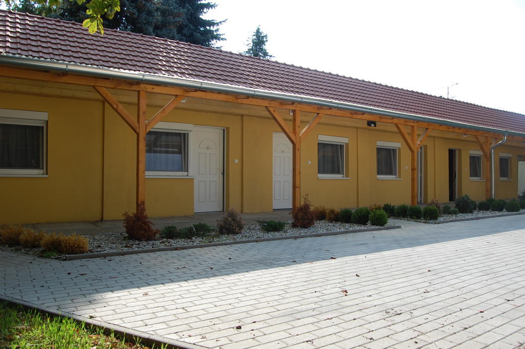 Belvarosi Rezidencia Pápa Exterior foto